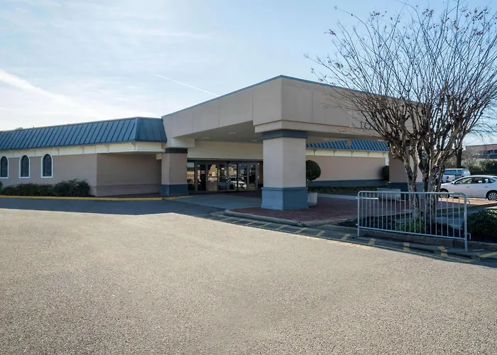 Travelodge By Wyndham Airport/Graceland