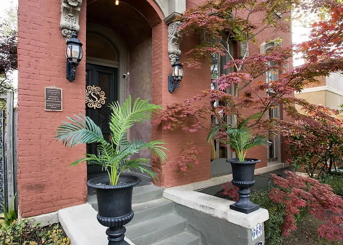 Apartment: Downtown Memphis Shellcrest Apartments