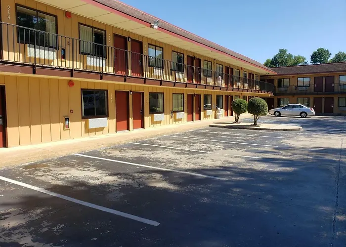 Cheap hotel: Super 7 Inn